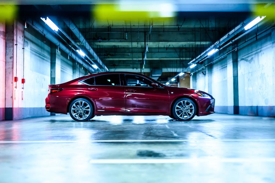  Lexus ES300h F-Sport 2018 года  (JP) (фото 18 из 22)